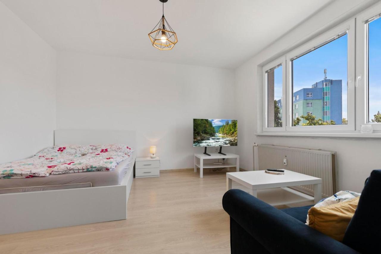 Apartment 20 Minutes From City Center W Netflix, Coffee Or Tea & Parking Bratislava Exteriér fotografie