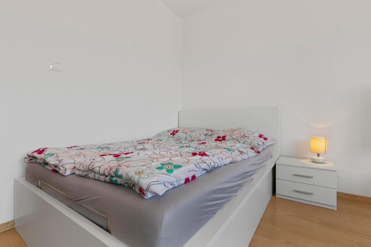 Apartment 20 Minutes From City Center W Netflix, Coffee Or Tea & Parking Bratislava Exteriér fotografie